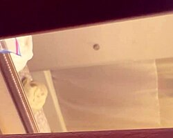 यह सीधा लड़का फिर से क्यों हिलाता है?