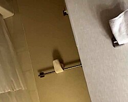 यह सीधा लड़का फिर से क्यों हिलाता है?