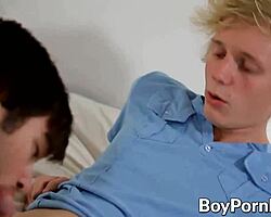 वाह! ब्लोंड ट्विंक्स को लंड तरसते वैम्पायर से गांड चुदवाते हैं!