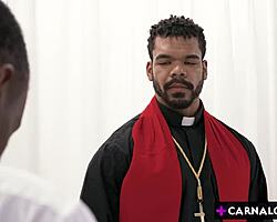 क्या ब्लैक पुजारी ब्रॉक जॉनसन ट्विंक डॉमिनिक को कम से बपतिस्मा दे सकते हैं चर्च सैन्टवरी में?